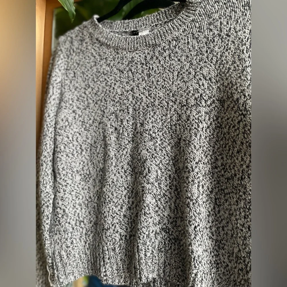 H&M Women’s Gray Knit Sweater - Picture 3 of 4